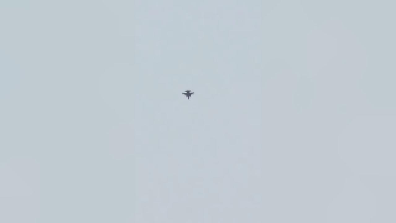 Video thumbnail for Lebanon: Warplanes Deploy Thermal Flares Across Southern Lebanon.