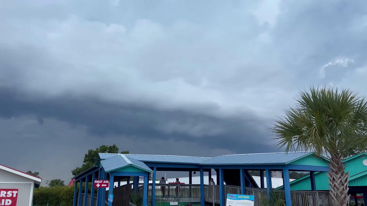 Video thumbnail for US: Massive Shelf Cloud Looms Over Myrtle Beach Waterpark.