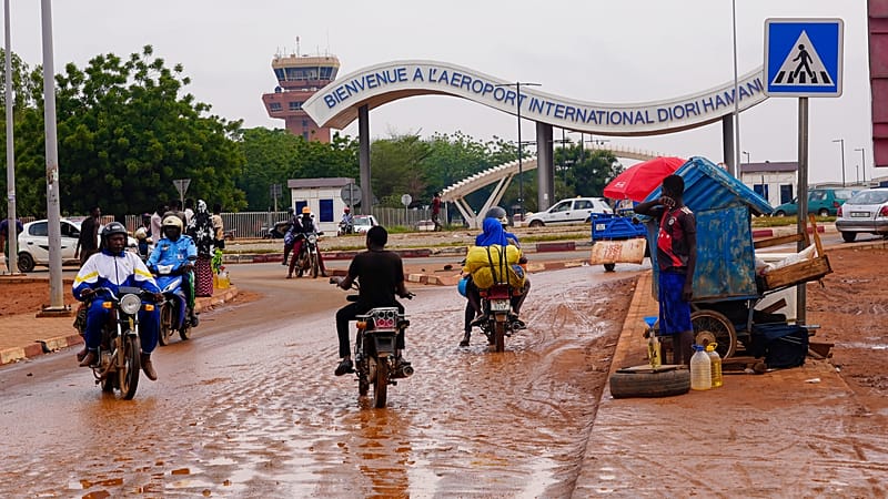 Video thumbnail for Gunfire erupts near airport in Niger's capital
