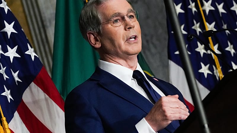 Video thumbnail for Washington urges countries to cut economic ties with Tehran