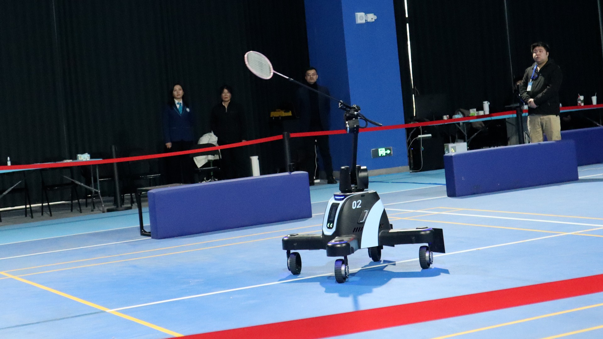 Video thumbnail for Most consecutive badminton counter hits with a mobile robot - 1,452 by Zhejiang Shenchen Kaidong Technology Co., Ltd.