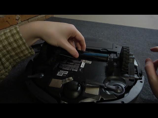 Video thumbnail for How To Remove Main Rotating Brush On Shark RV2001