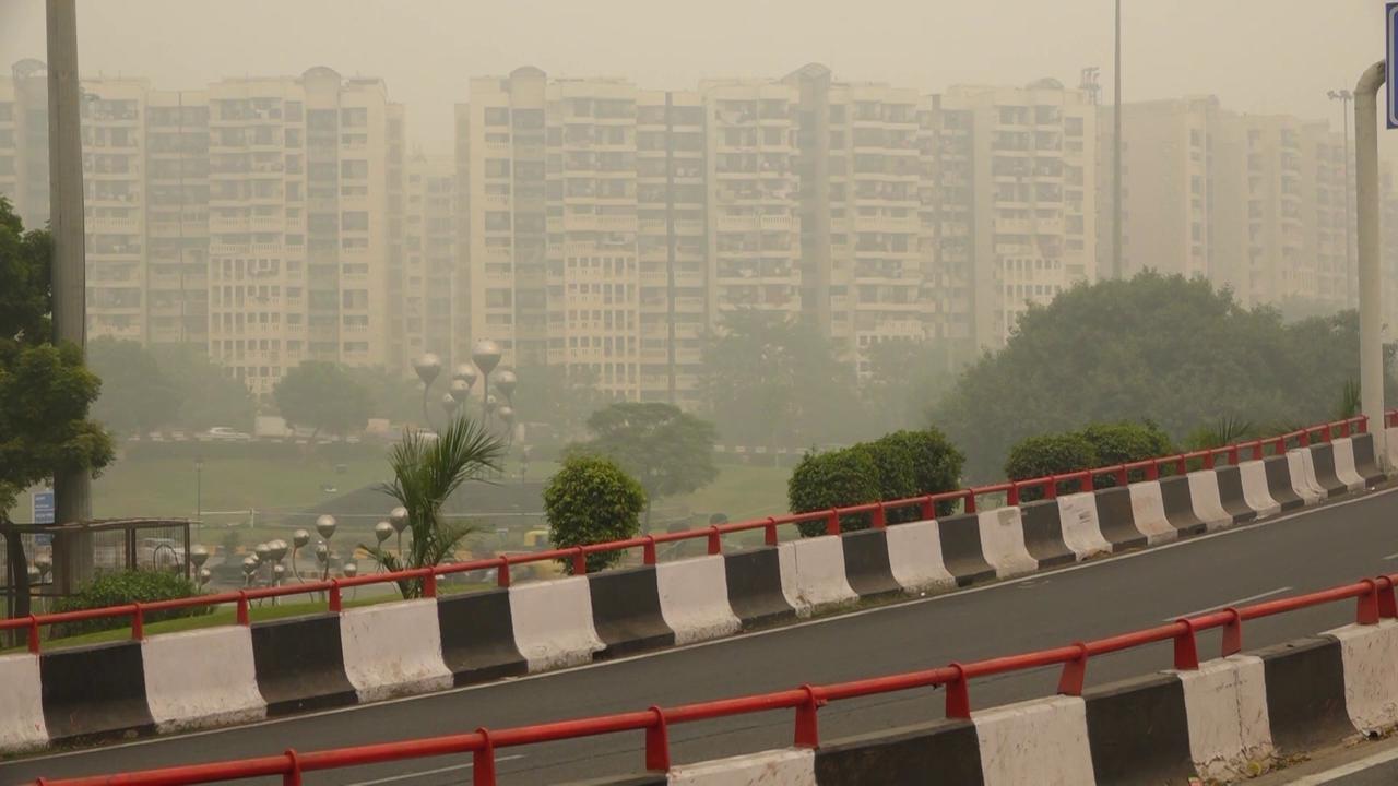 Video thumbnail for India: Delhi Rolls Out Winter Air Pollution Measures.