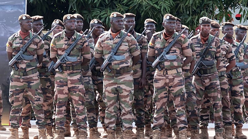 Video thumbnail for Warring parties in Mali committing serious rights abuses, HRW report finds