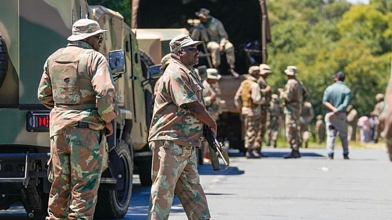 Video thumbnail for South Africa deploys troops in Johannesburg to tackle organized crime