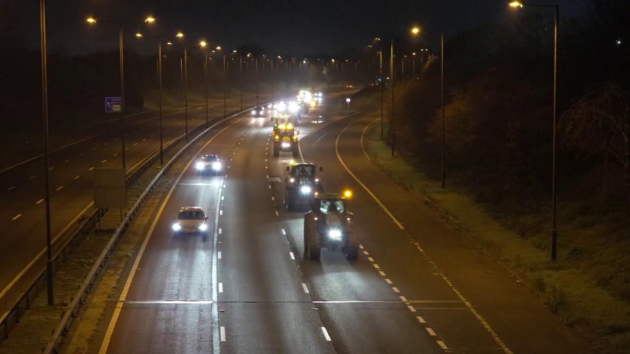 Video thumbnail for Watch as columns of tractors roll down M4 as furious farmers head to London for Budget protest