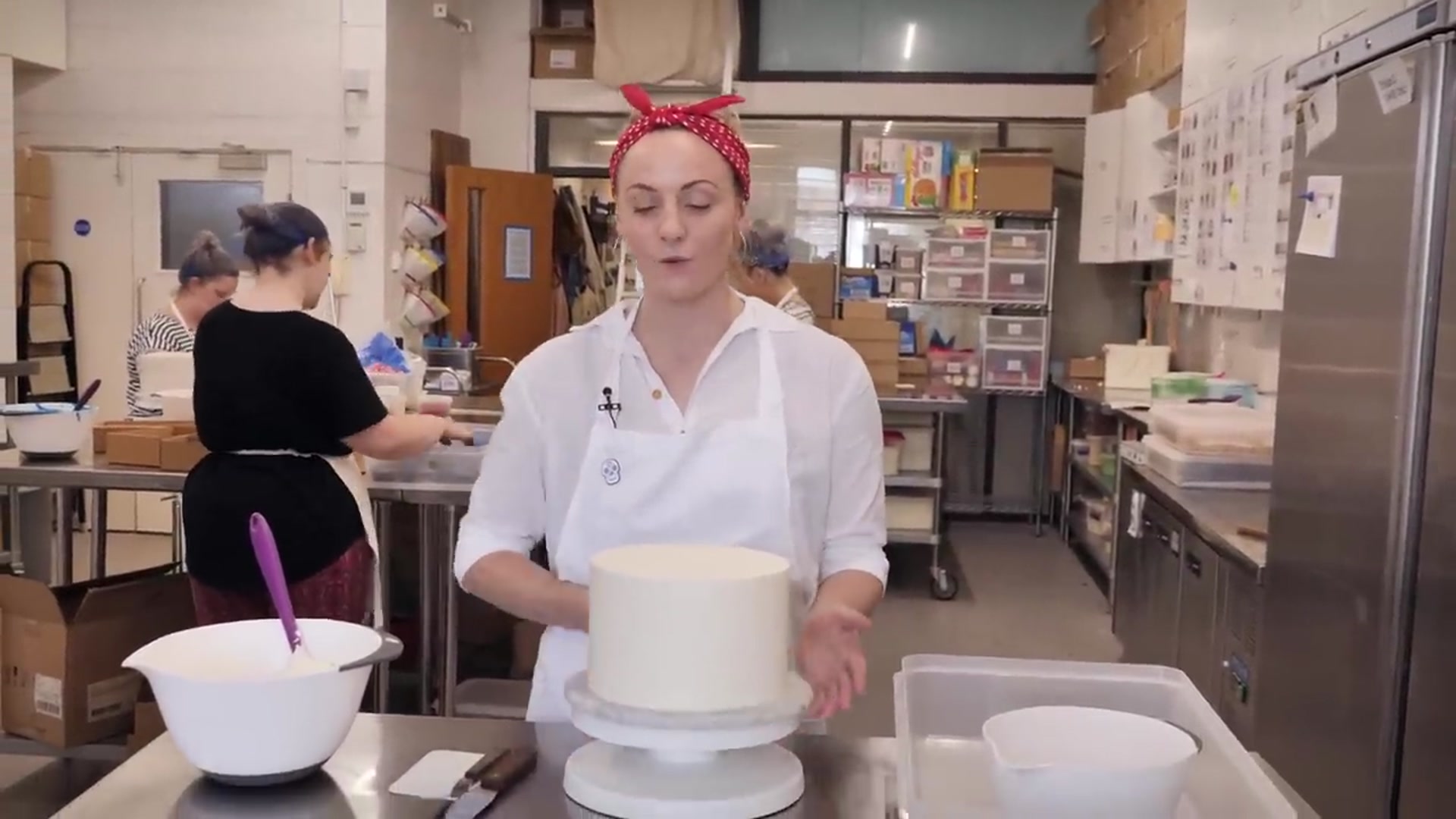 Video thumbnail for ALL THE SPRINKLES Cover your Cake in Sprinkles like a pro with this Top Tip Cupcake Jemma Tips(720P HD)