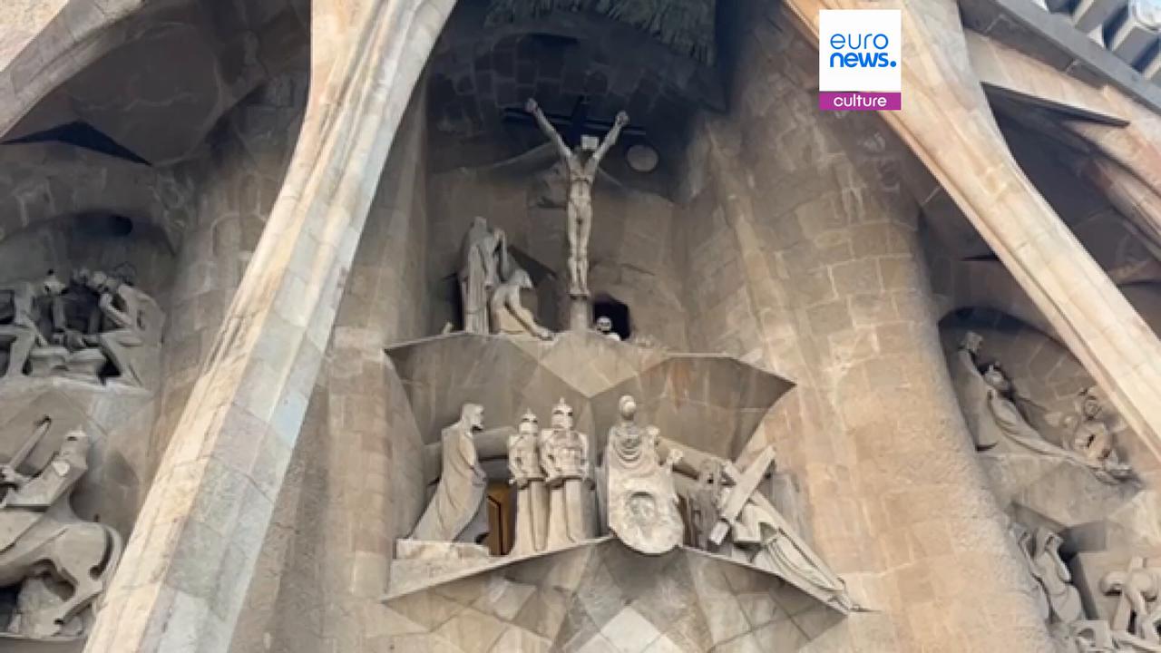 Video thumbnail for The secret behind the Sagrada Familia's final towers: Stone, steel and 21st-century glue