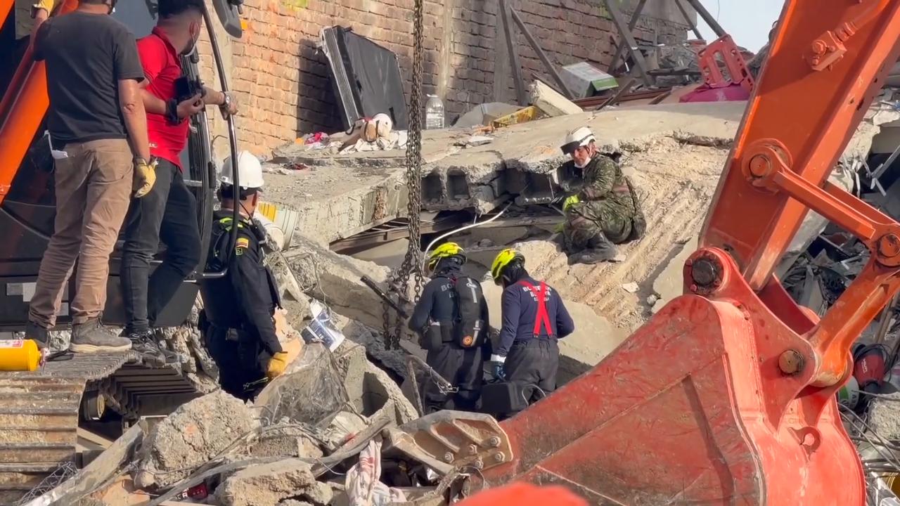 Video thumbnail for Colombia: Colombia quake death toll rises to 319.