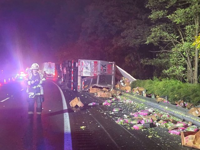 Video thumbnail for I-80 crash involving 3 tractor-trailers, multiple vehicles shuts down lanes in Allamuchy