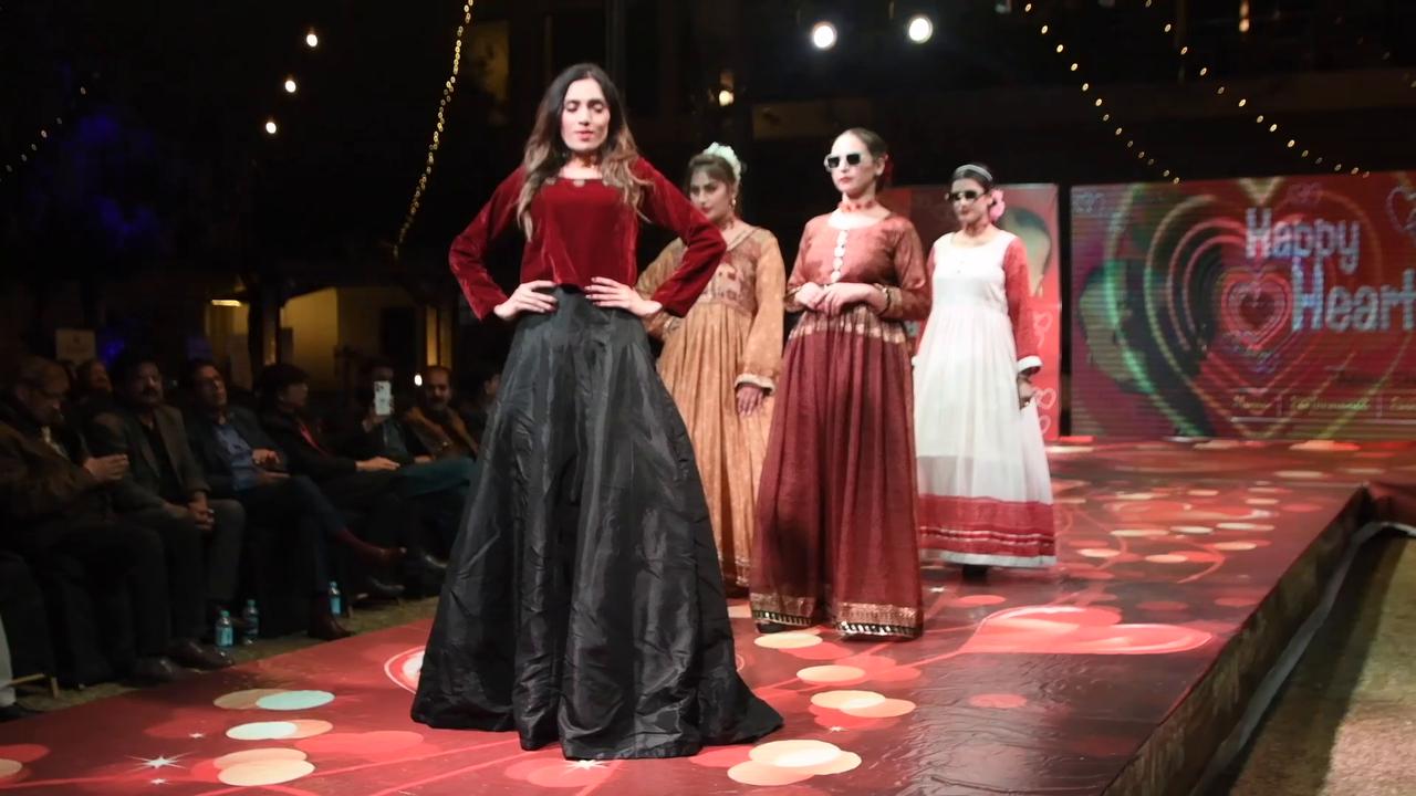 Video thumbnail for Pakistan: Fashion Show in Islamabad 3.