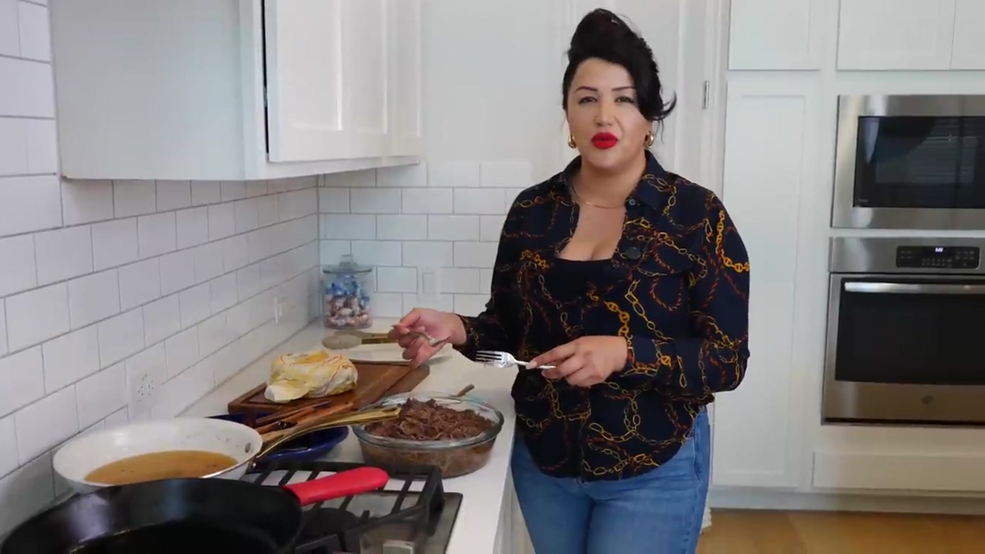 Video thumbnail for Easy Mexican Barbacoa recipe for Smothered Tacos Instant pot beef Recipe(720P HD)