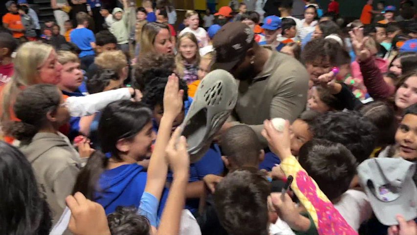 Video thumbnail for Mets, Stop & Shop help open new food pantry at Lindenhurst school