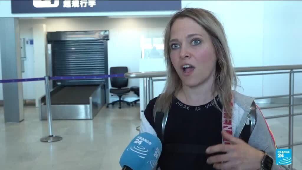 Video thumbnail for 'Extremely relieved': Dubaï flight passengers arrive in Paris