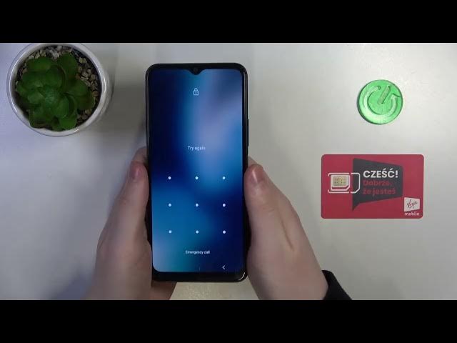 Video thumbnail for Hand Size Comparison With VIvo Y21s