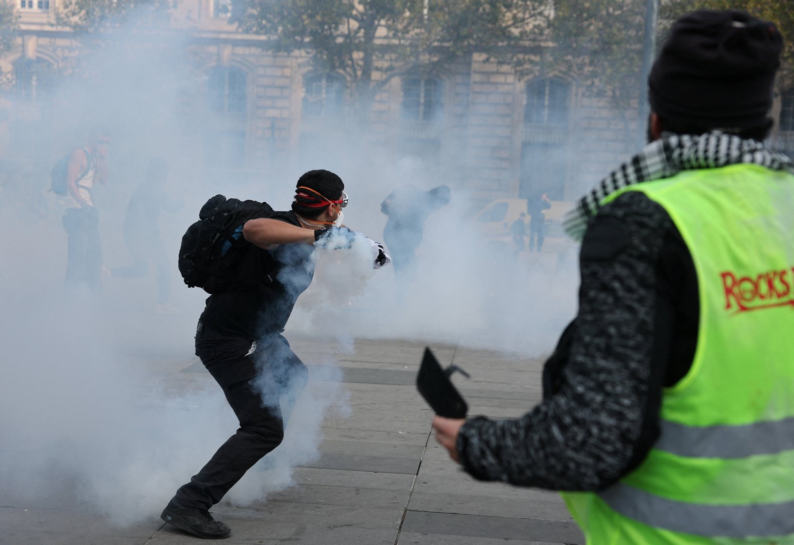 Video thumbnail for France tackles new wave of nationwide protests