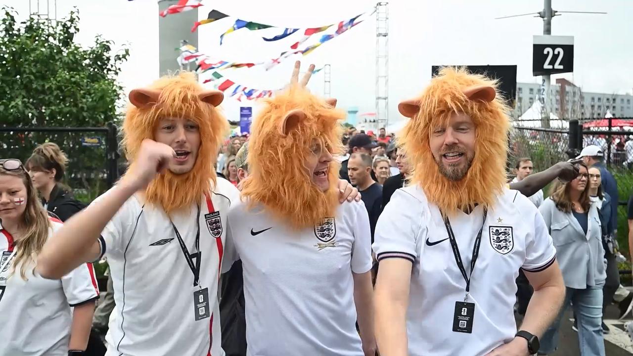 Video thumbnail for US: Thousands of fans pack Boston Stadium area ahead of England-Ghana encounter.