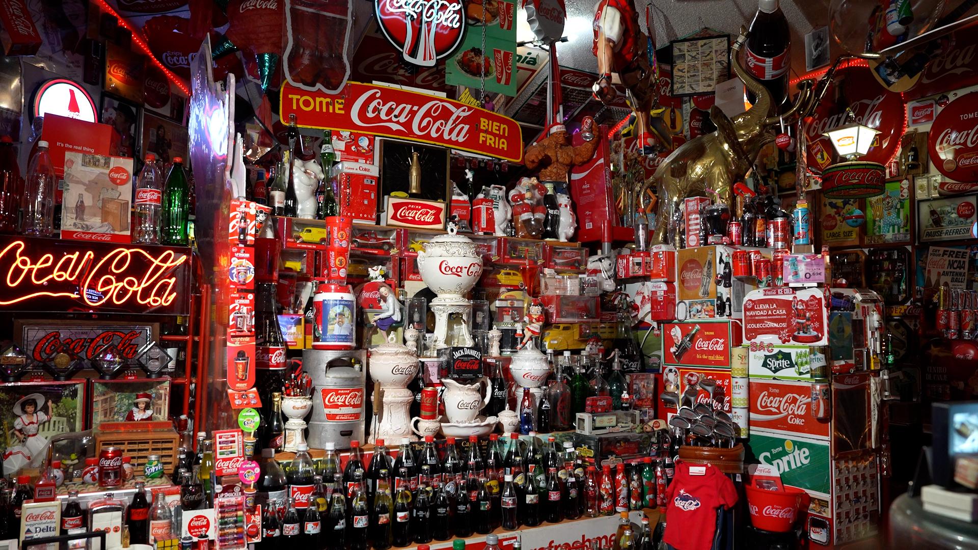Video thumbnail for Largest collection of Coca-Cola memorabilia - 7,099 items by Bardo and Olga Cuellar