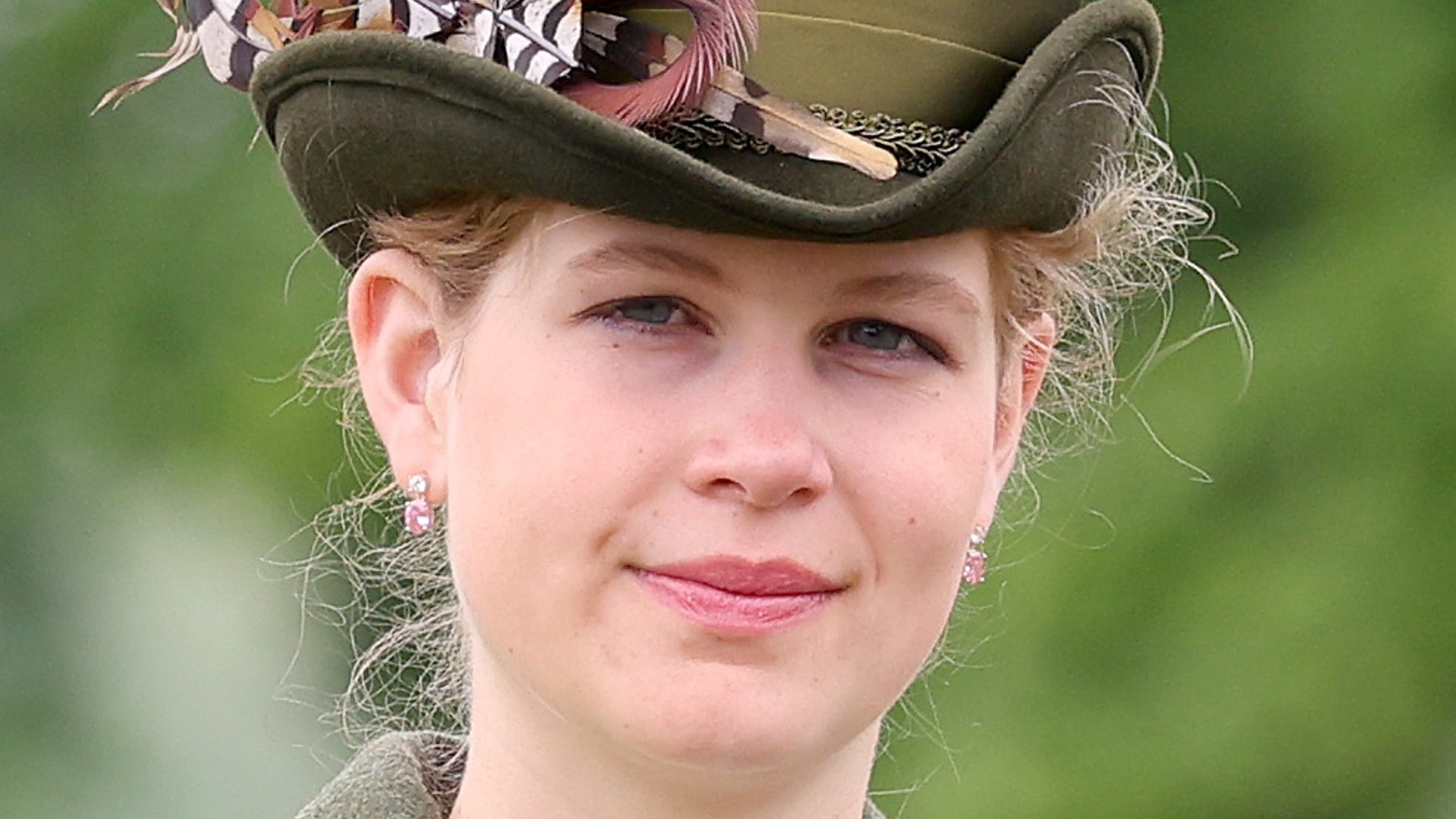 Video thumbnail for The Lavish Life Of Prince Edward's Daughter