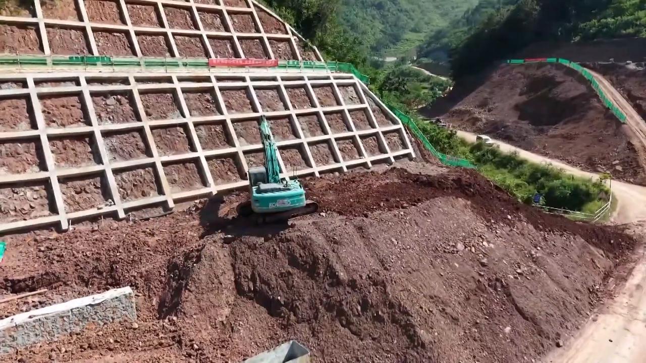 Video thumbnail for China: Ground broken for building first large-pumped-storage power plant in southwest China's Yunnan.