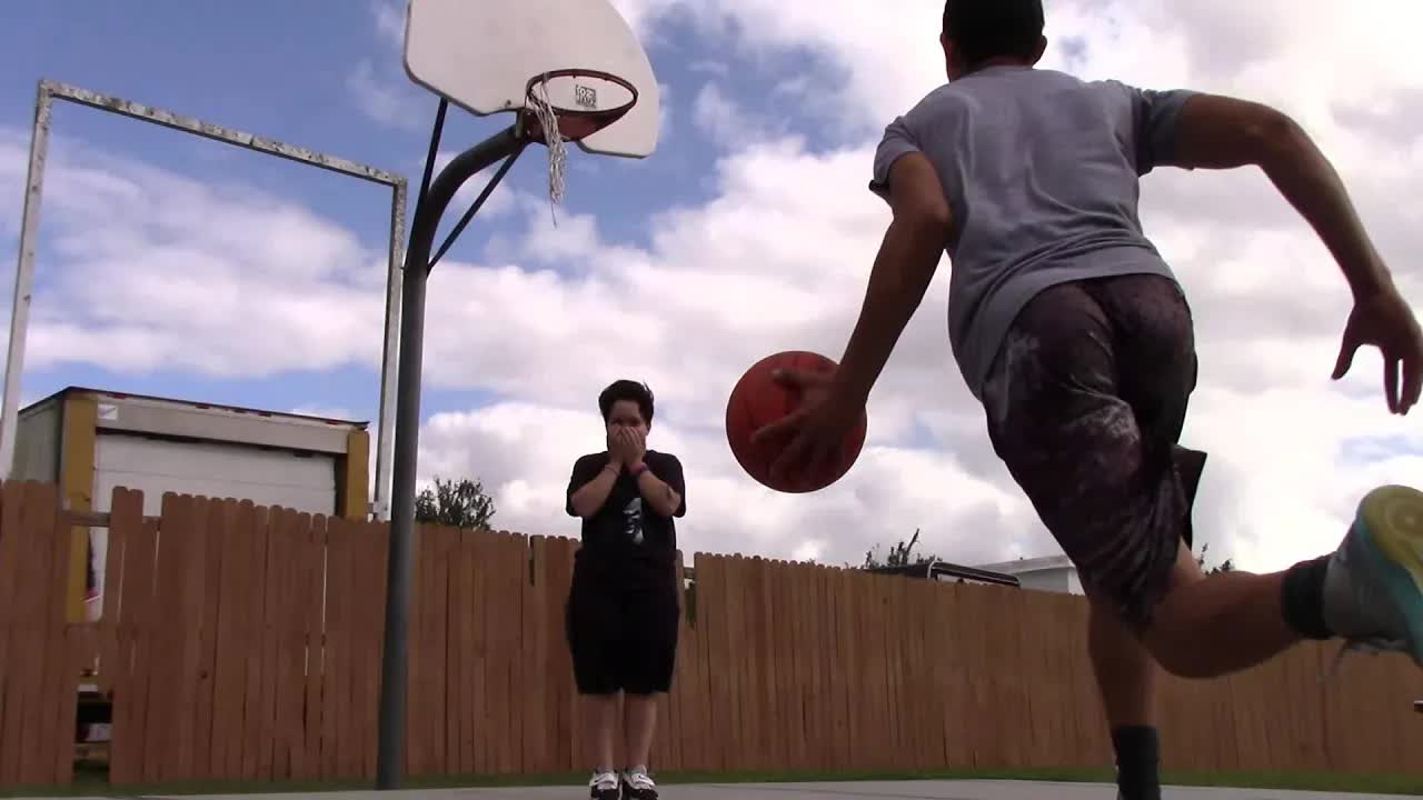 Video thumbnail for Isaiah Rivera Light Dunk Session