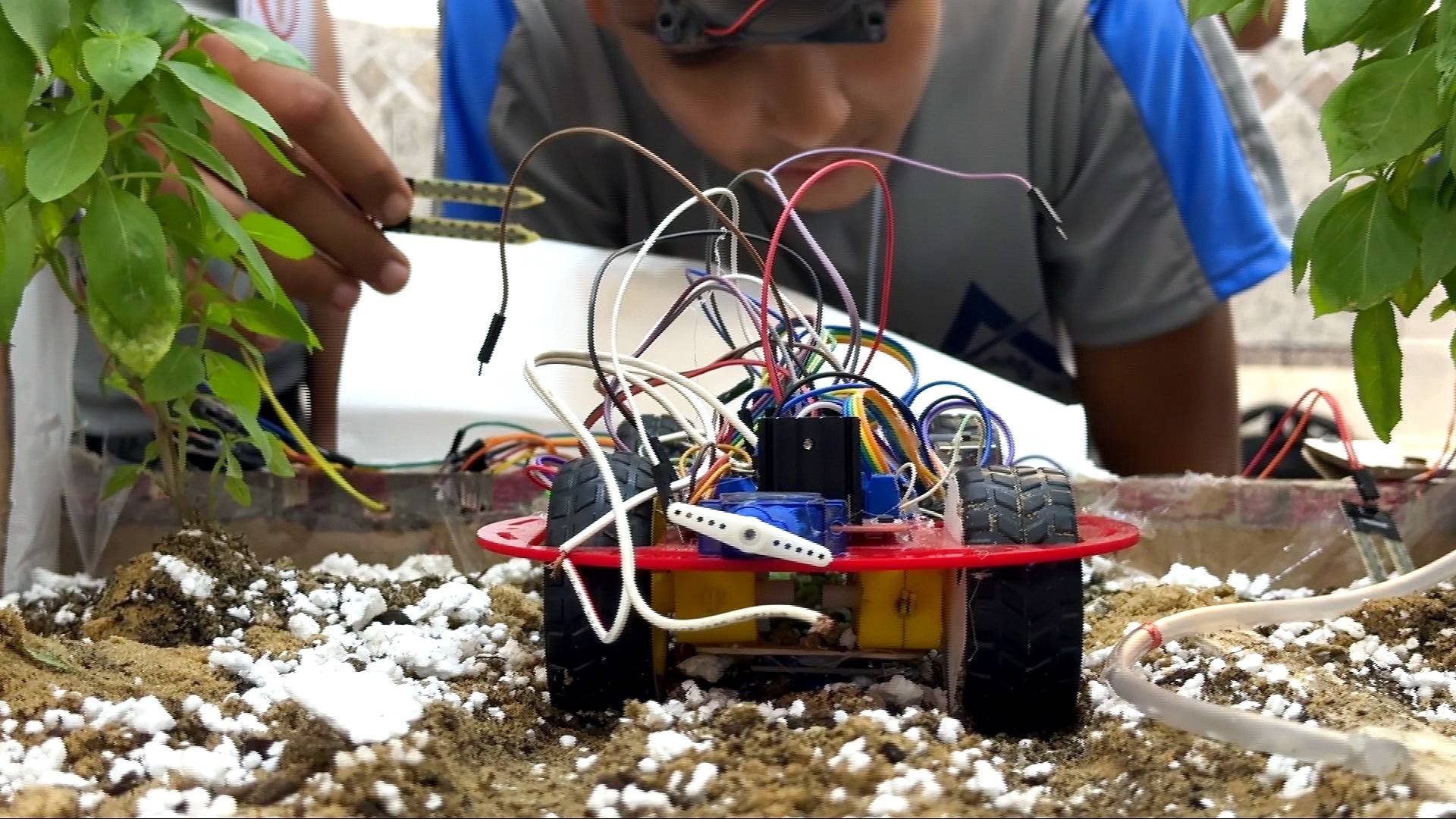 Video thumbnail for Young inventors in Gaza turn wartime challenges into technology solutions