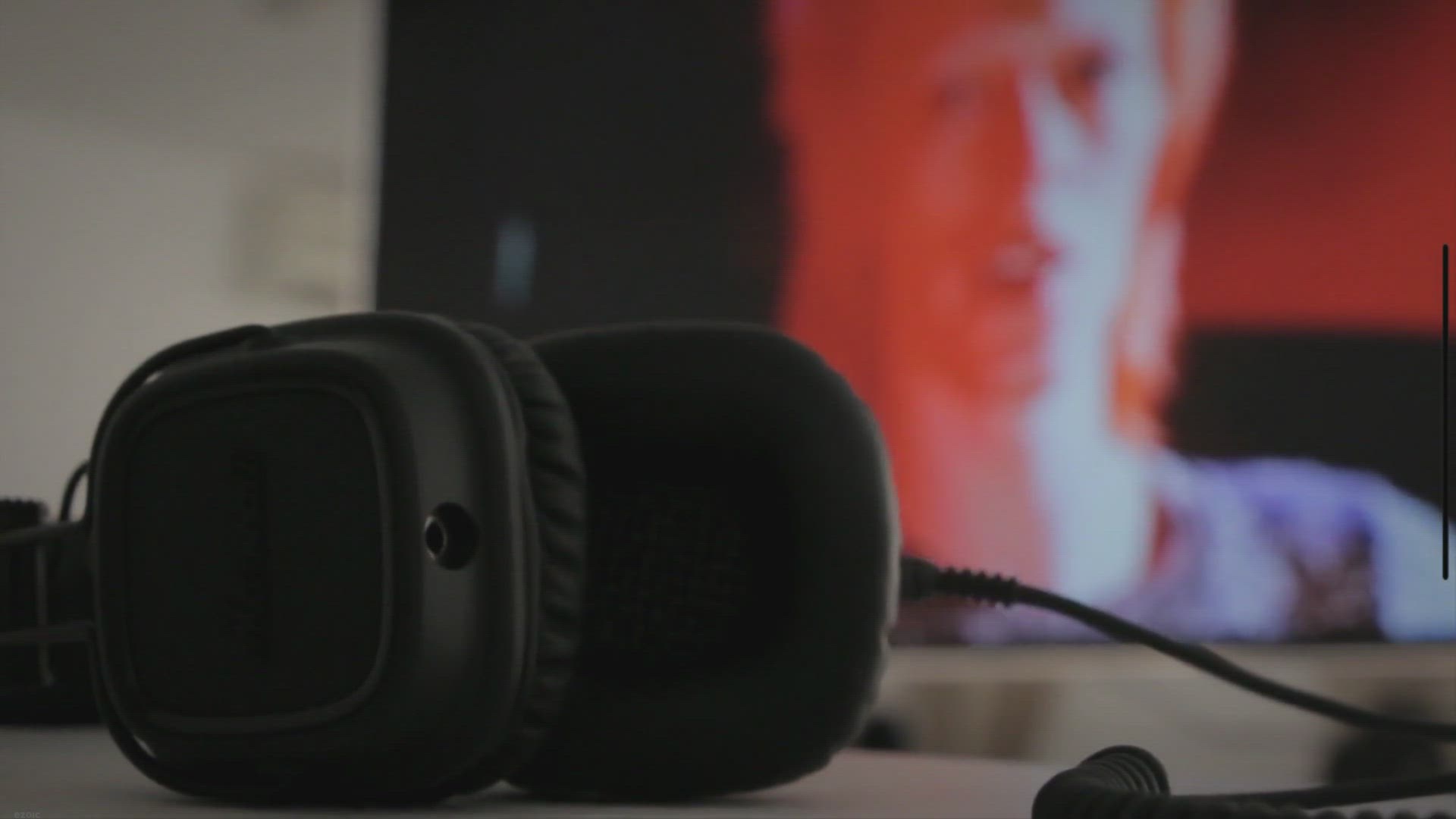 Video thumbnail for Why Headphone Cables Can Make a Difference