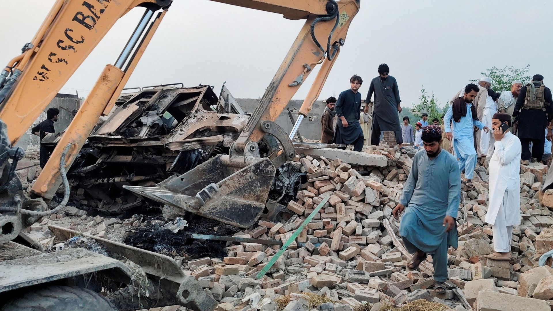Video thumbnail for Car bomb attack, ambush kill at least 12 police in northwest Pakistan’s Bannu