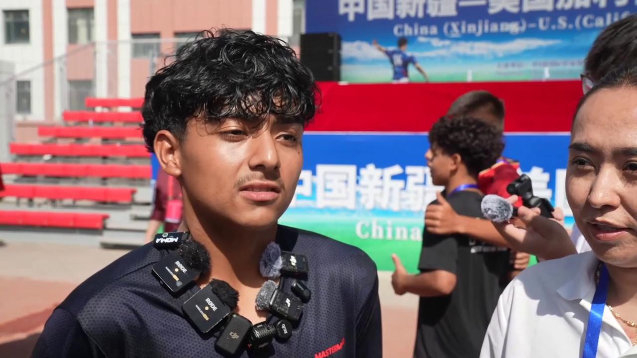 Video thumbnail for China: Young players from China, U.S. connect through football in Xinjiang.