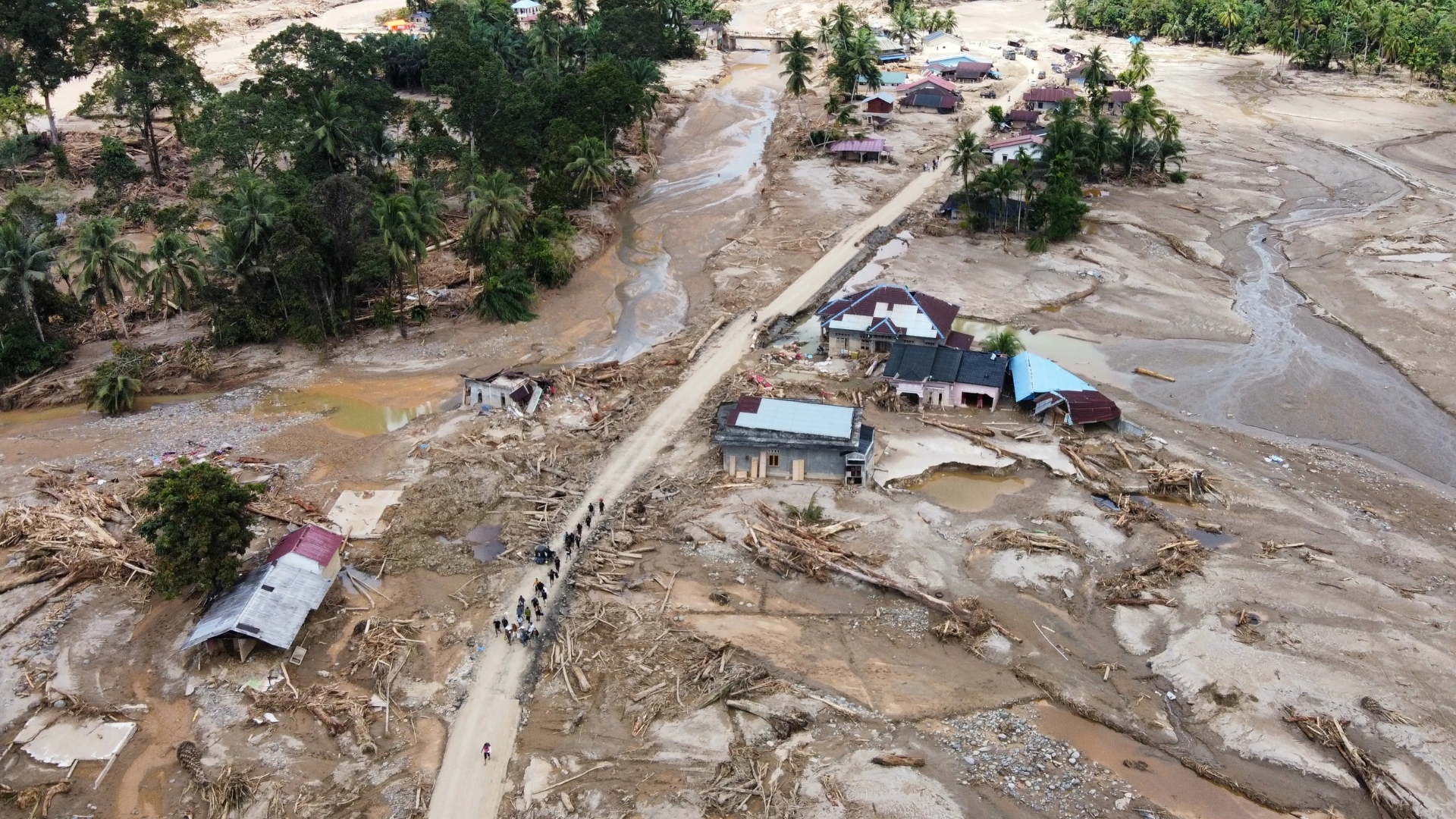 Video thumbnail for Indonesia’s Sumatra reels after deadly floods and landslides, survivors search for missing