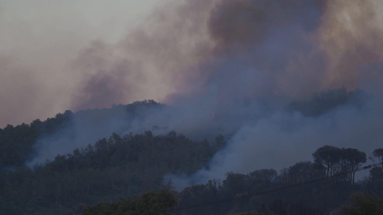 Video thumbnail for Spain: Air, ground crews continue fight against Costa Brava wildfire in Spain.
