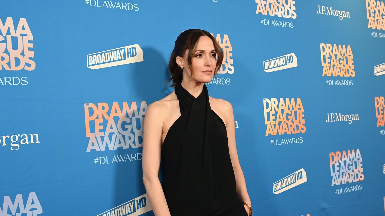 Video thumbnail for NY: 92nd Annual Drama League Awards - Arrivals 27.