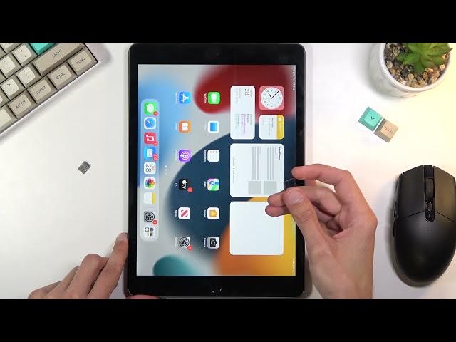 Video thumbnail for How to Insert SIM Card to iPad 2021 - Input SIM Card to iPad 9th Gen