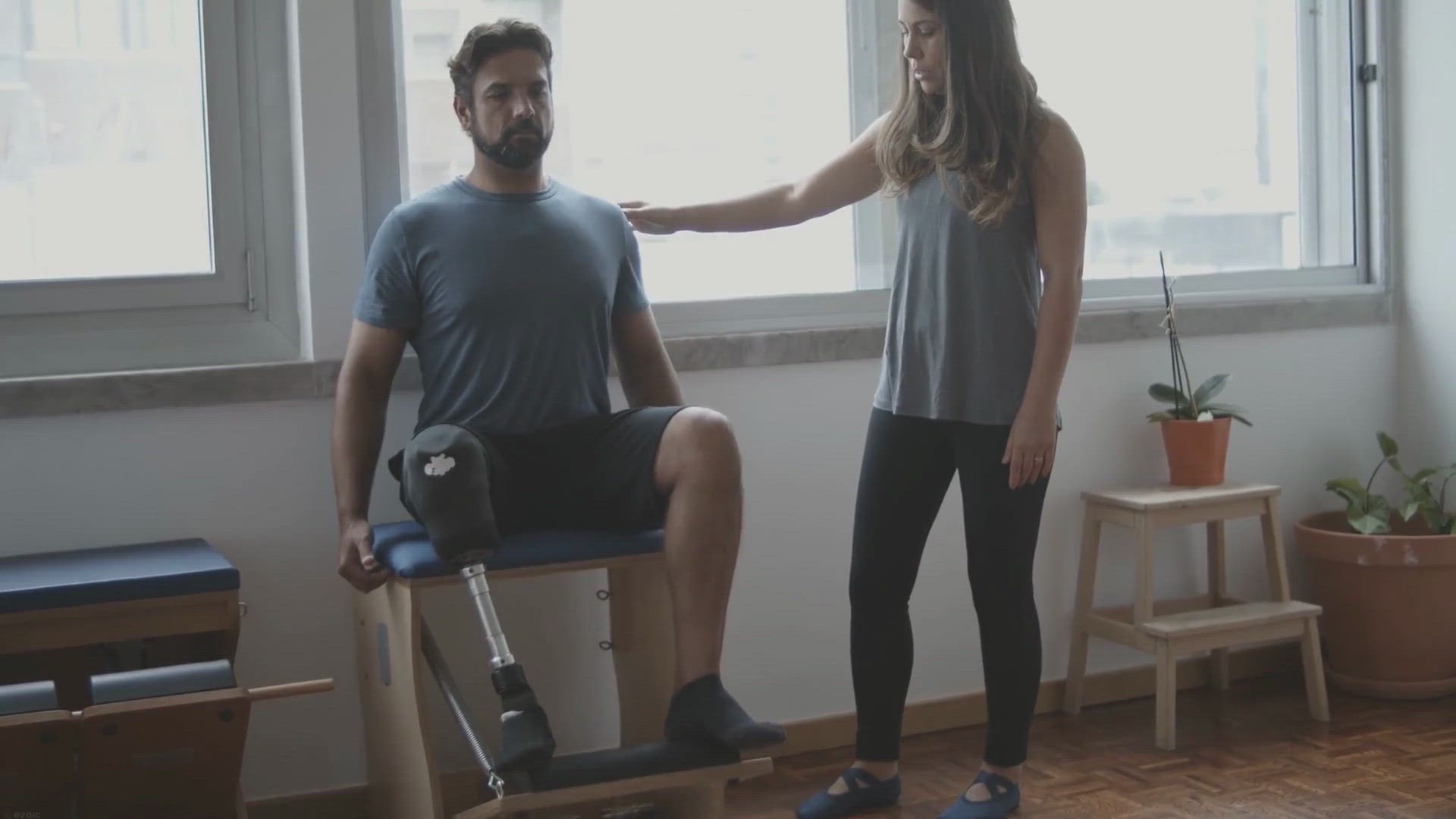 Video thumbnail for How to Sit in a Chair After Back Surgery