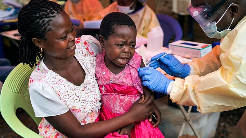Video thumbnail for Ebola: DRC receives shipment of more than 16,000 vaccine doses