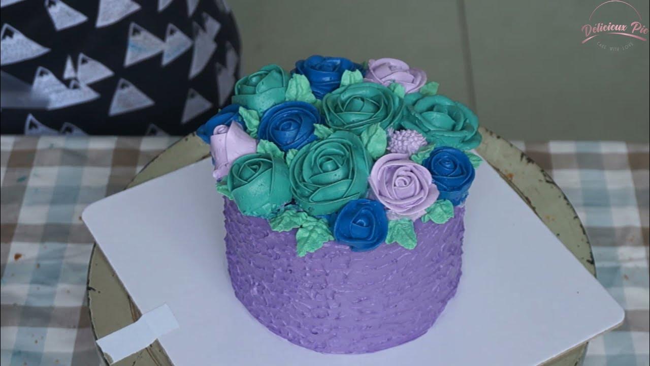 'Video thumbnail for Flowers decoration on purple birthday cake for love | Délicieux Pie | Shot on iPhone'
