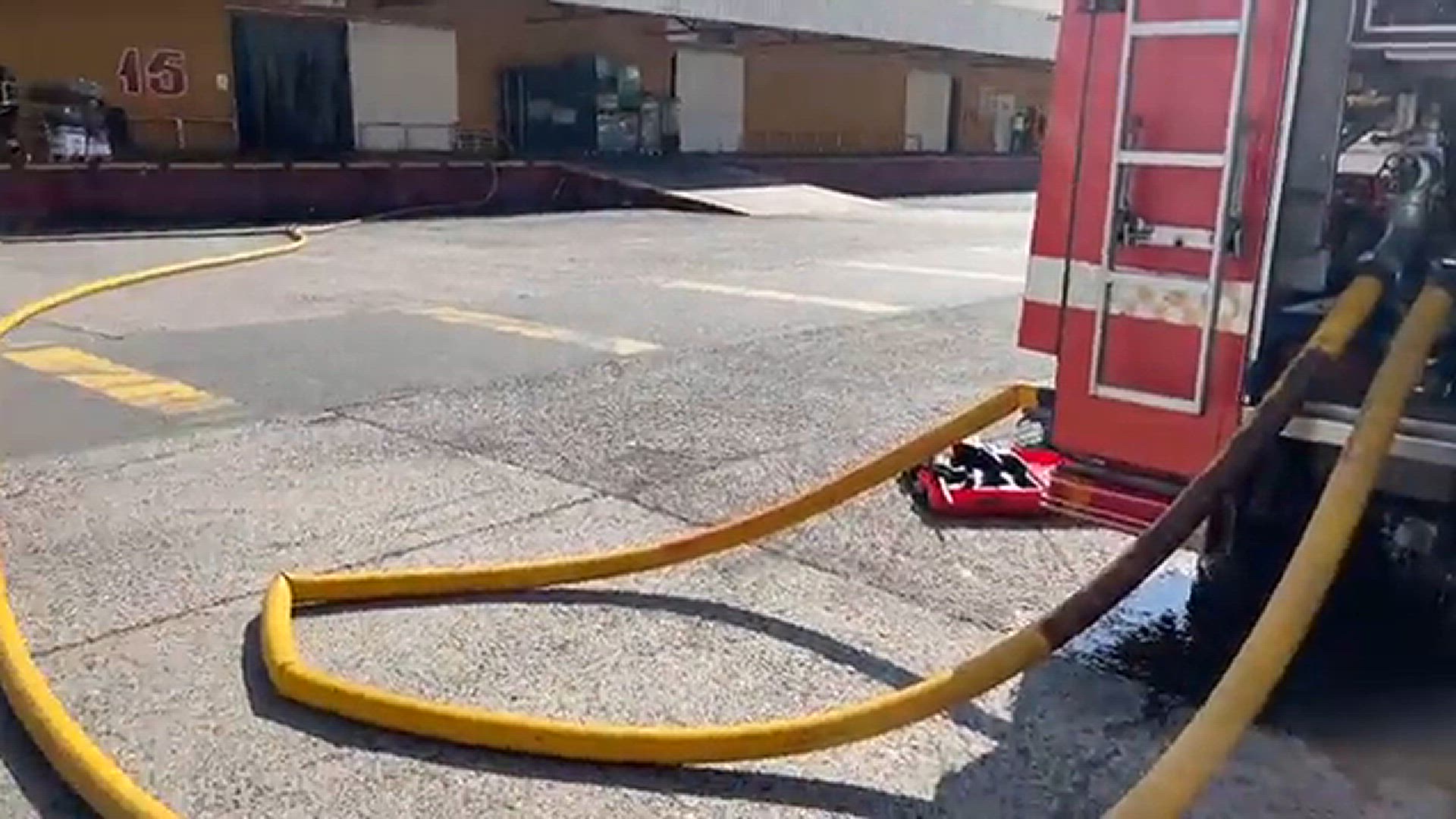 'Video thumbnail for Im Juni 2023 gab es ein Feuer auf dem Großmarkt "Mercalaspalmas"'