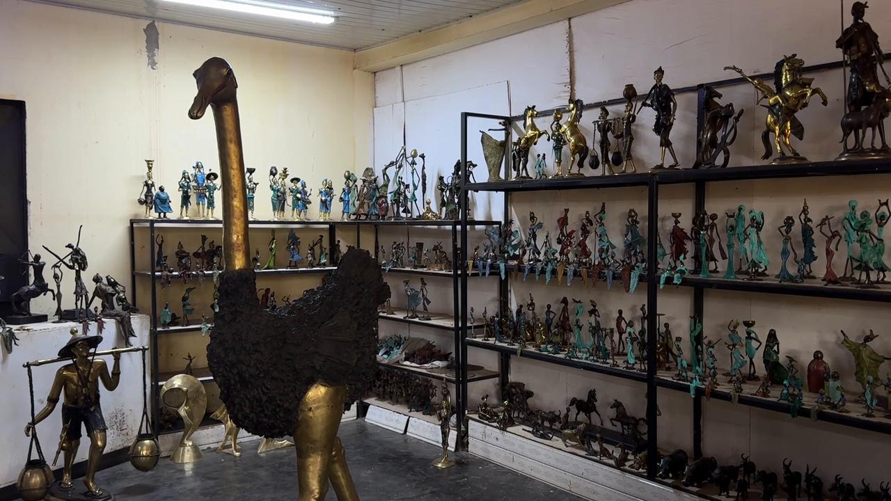 Video thumbnail for Burkina Faso: Burkina Faso’s artisanal village keeps traditions alive in capital.