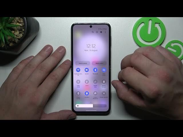 Video thumbnail for How to Manually Adjust Display Brightness Level on a SAMSUNG Galaxy Z Flip5