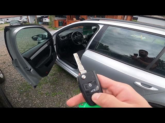 Video thumbnail for How to Lower and Raise the Windows Using Key Fob in Skoda Octavia III ( 2013 – 2020 )