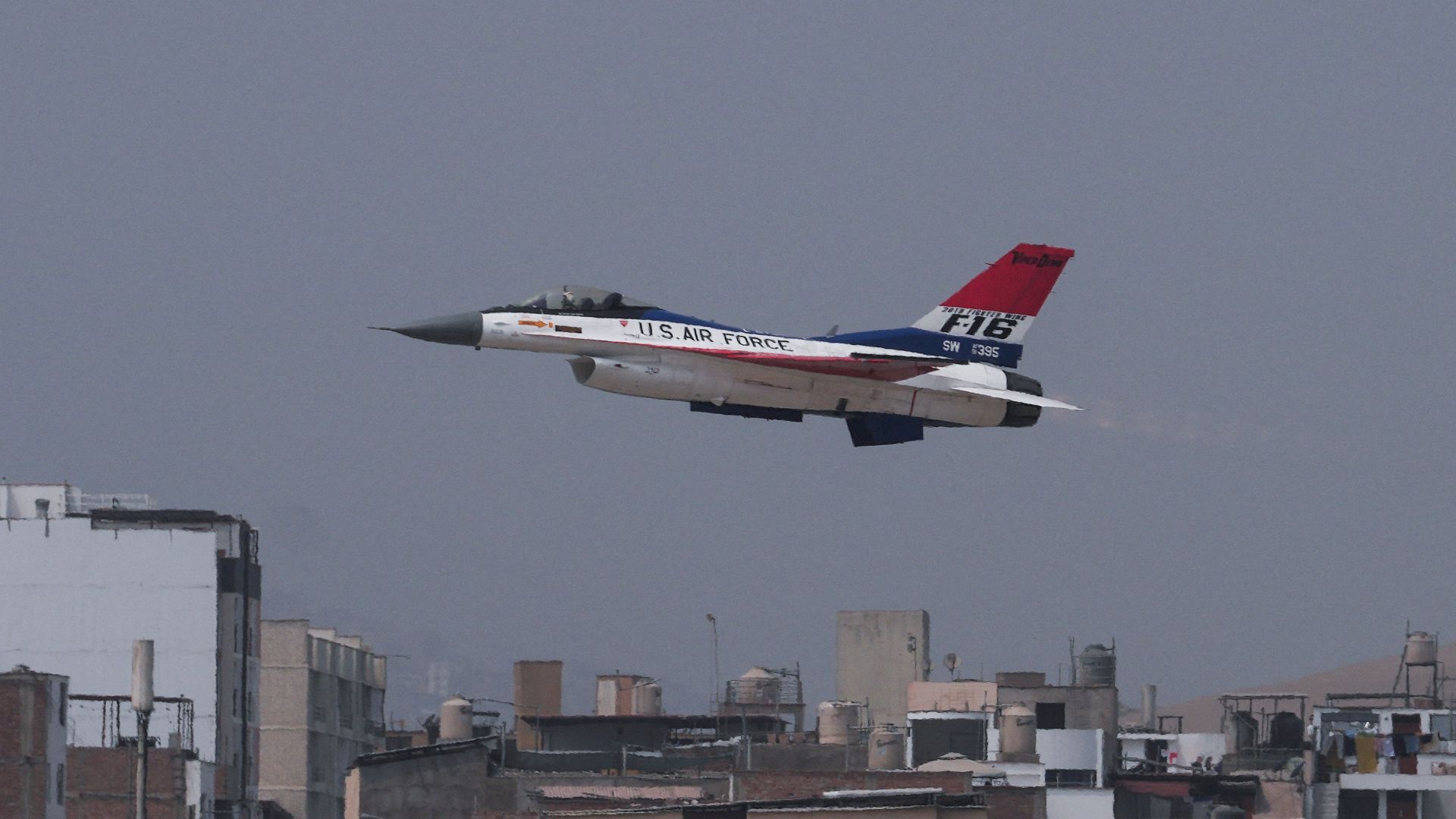 Video thumbnail for Peru political crisis deepens over F‑16 fighter jet deal and impeachment threat