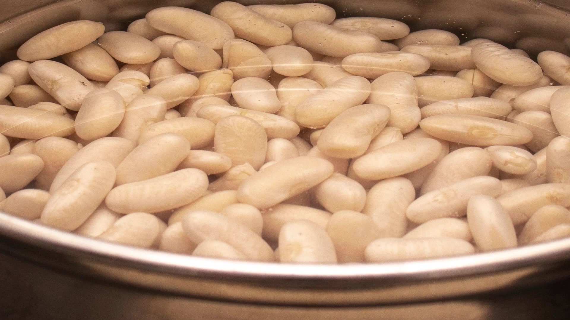 Video thumbnail for What You Should Know Before Cooking With Canned Beans Ever Again