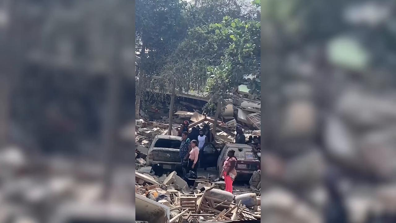 Video thumbnail for Venezuela: Rescuers pull survivors from collapsed buildings after Venezuela earthquakes.