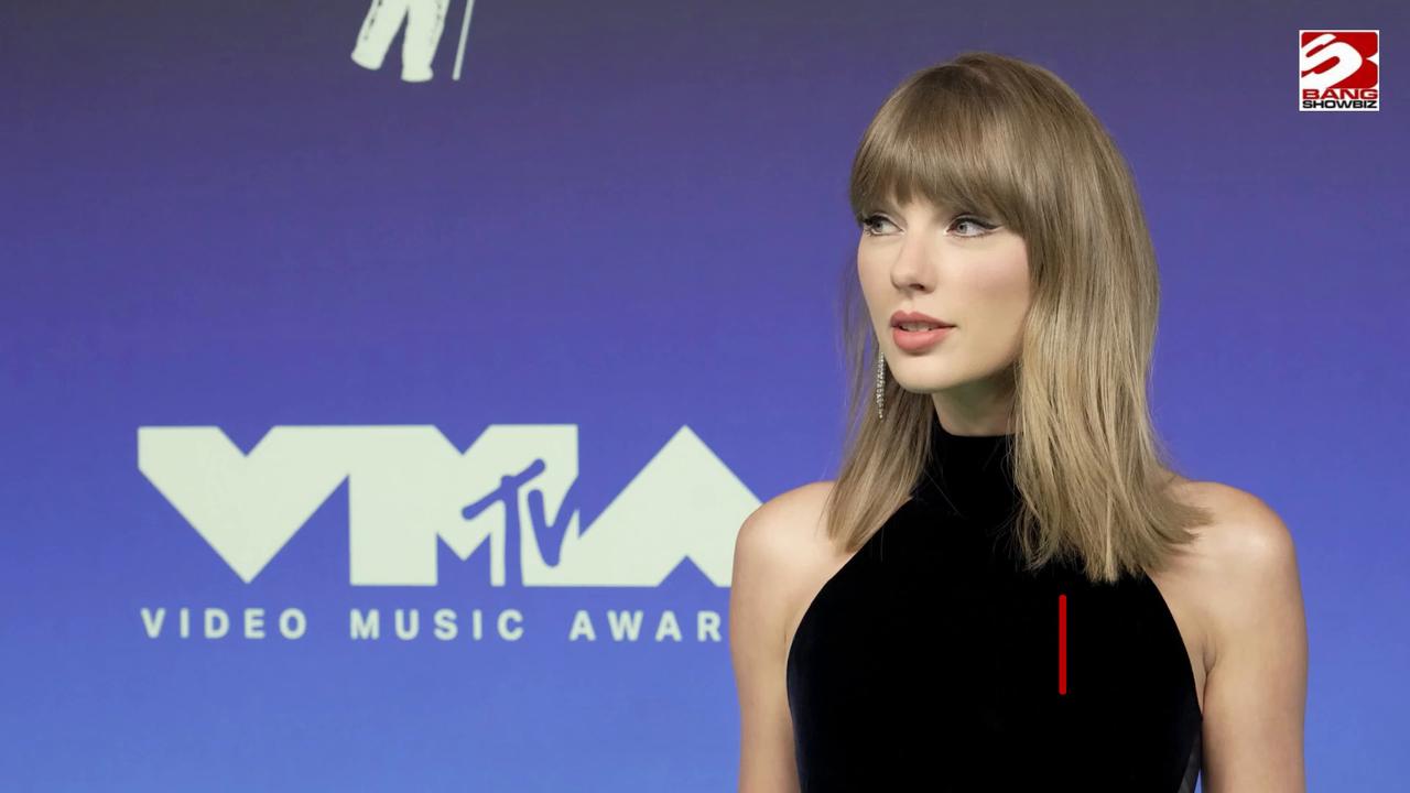 Video thumbnail for Taylor Swift dedicated MTV VMAs prize to the 'ultimate showgirl' Dolly Parton