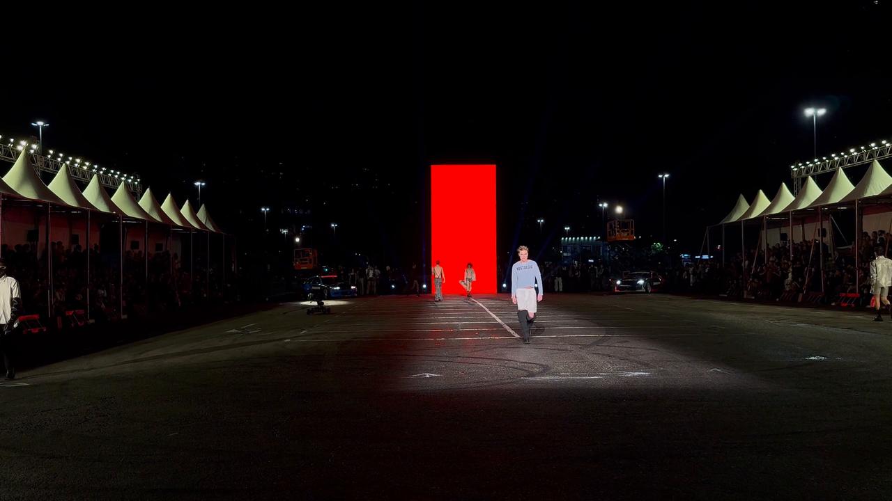 Video thumbnail for Brazil: Parade Of The Gallows In Charles Miller Square During SPFW N61 5.