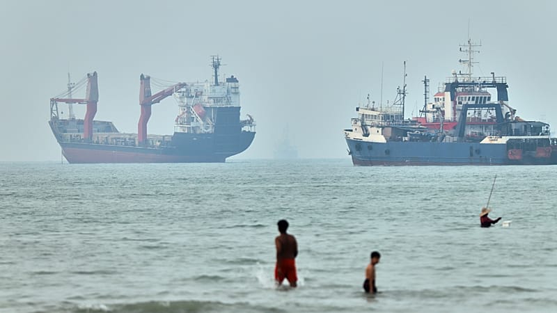 Video thumbnail for Iran will not cooperate with other countries to de-mine Strait of Hormuz