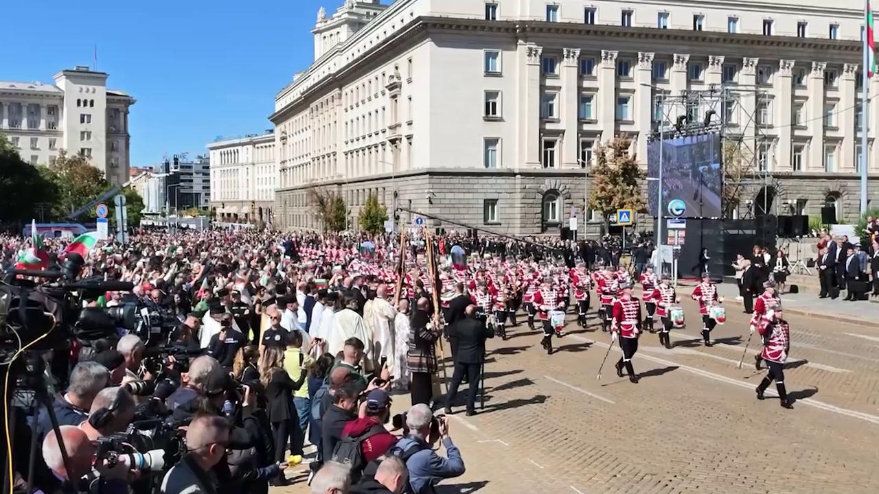Video thumbnail for Bulgaria: Remains of Bulgarian Tsar Samuel brought to Sofia.