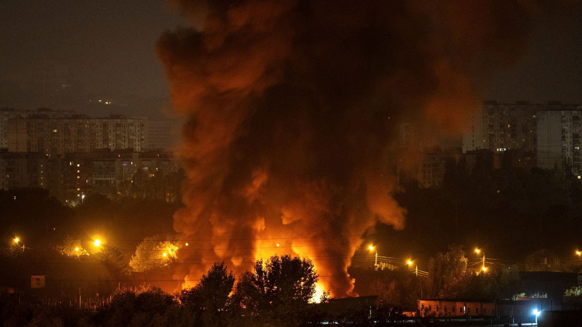 Video thumbnail for At least two killed in Kyiv as Russia launches ‘massive’ strike on Ukraine