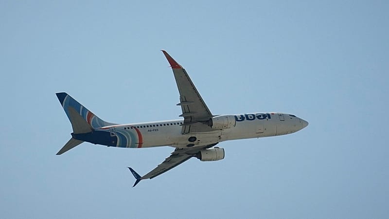 Video thumbnail for FlyDubai says investigating mid-air pilot fight as Israel alleges terror plot