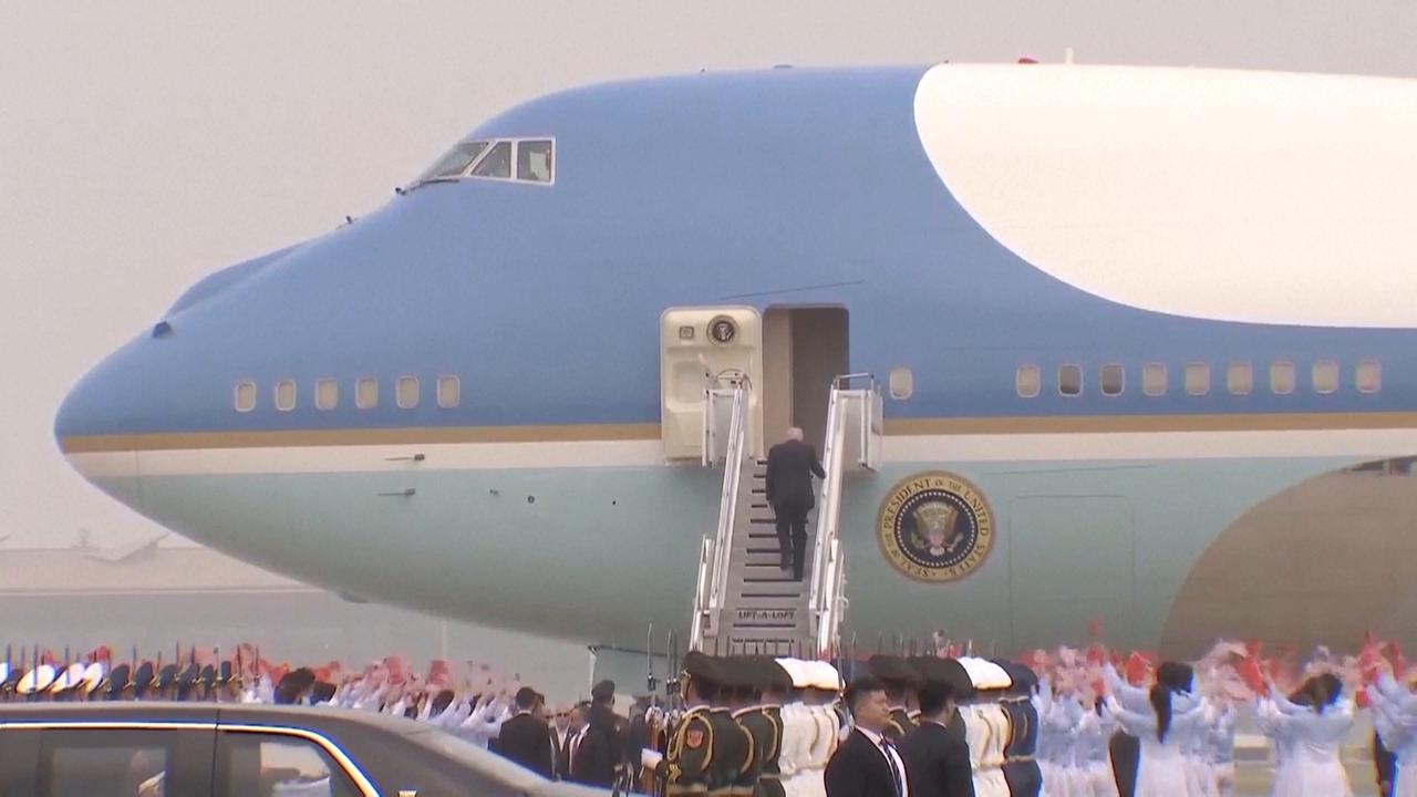 Video thumbnail for China: Trump wraps up China visit, leaves Beijing.